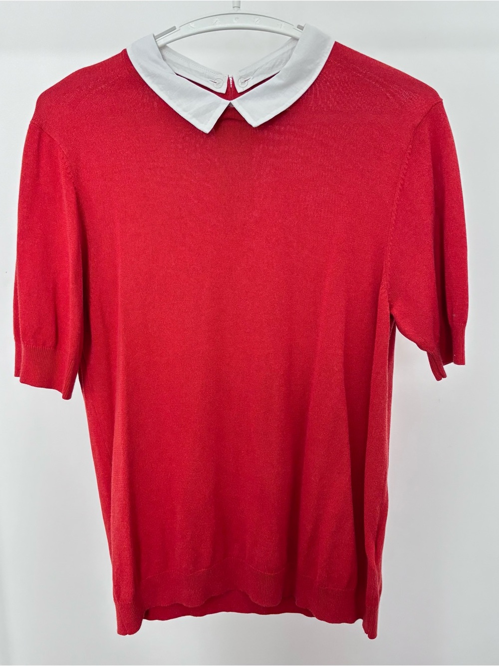 Caroll Paris Red Short-Sleeve Knit Top with removable White Contrast Collar